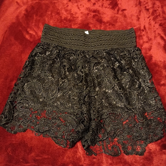 Juniors Lace Shorts - Picture 1 of 3